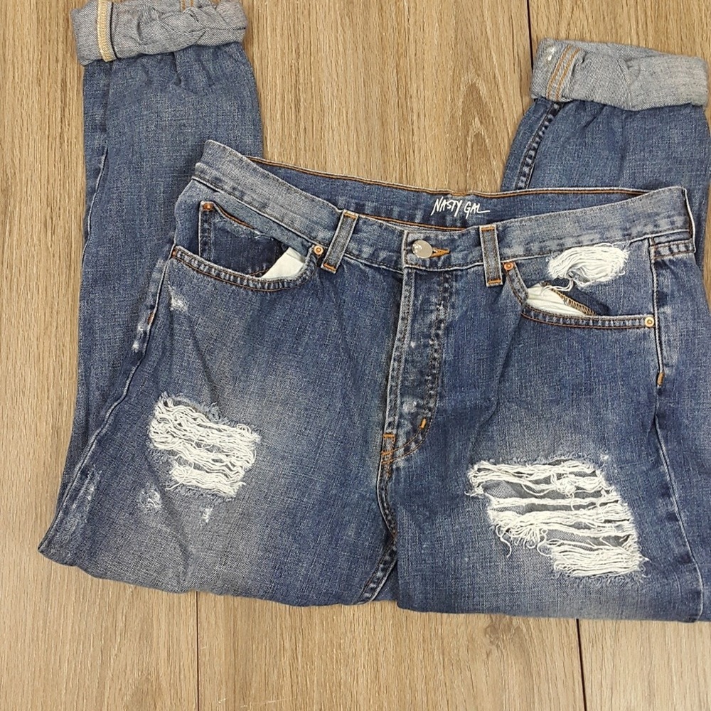 Nasty Gal distressed, low rise, rolled up leg jeans sz 28
